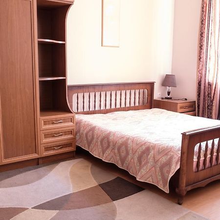 Apartment On Hanrapetutyan Street Erevan Exterior foto