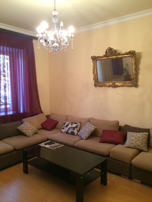 Apartment On Hanrapetutyan Street Erevan Exterior foto