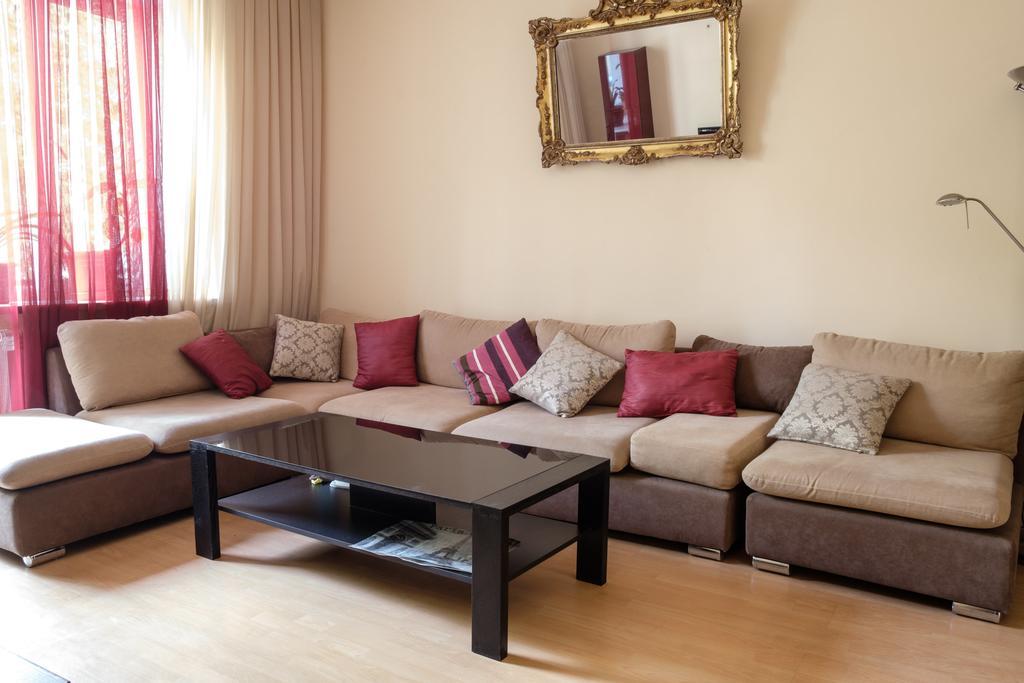 Apartment On Hanrapetutyan Street Erevan Exterior foto