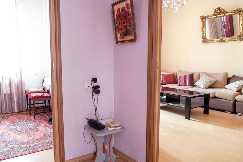 Apartment On Hanrapetutyan Street Erevan Exterior foto