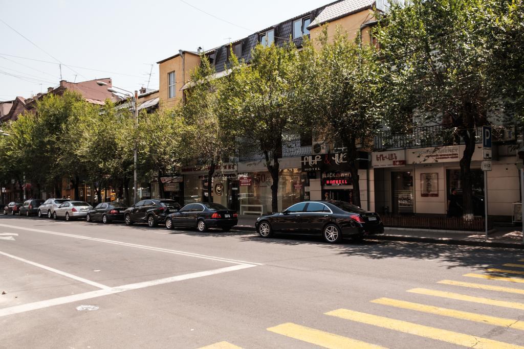 Apartment On Hanrapetutyan Street Erevan Exterior foto